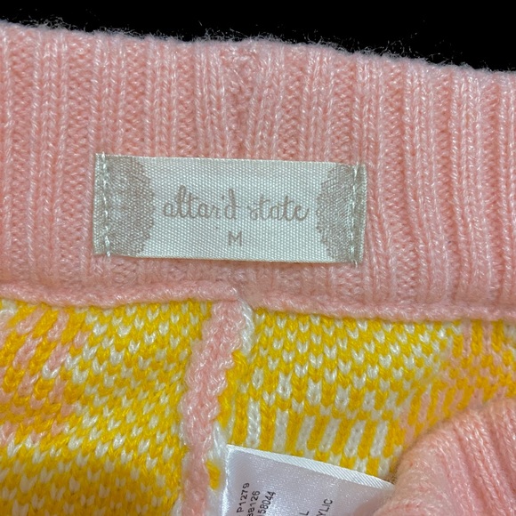 Altar’d State pink and white daisy shorts - Picture 3 of 3